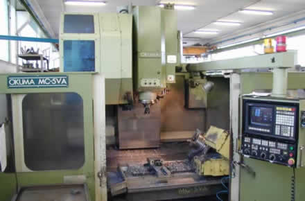 centro di lavoro CNC 5 assi OKUMA MC5VA