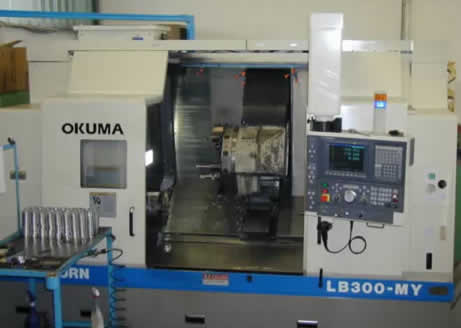 Tornio CNC Okuma LB300MY in officina